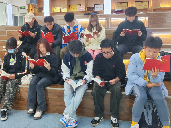 学生会学习党的二十大精神.png