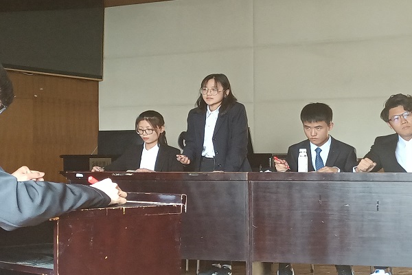 辩论.JPG