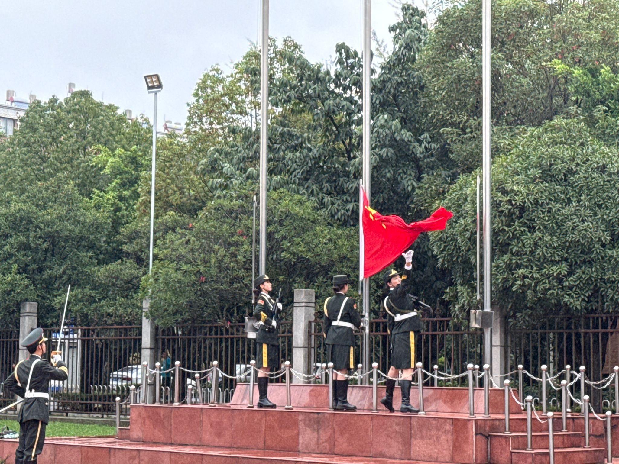 我爱你，中国！——云南财经大学举行国庆升旗仪式