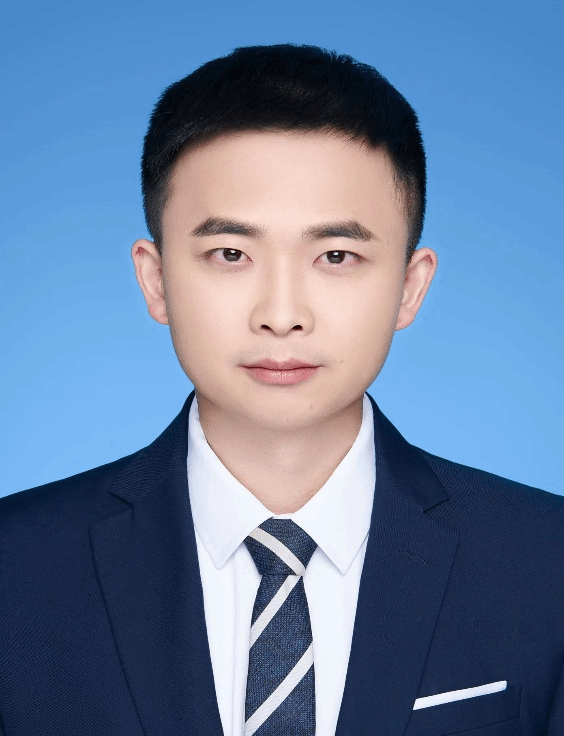 侯威照片