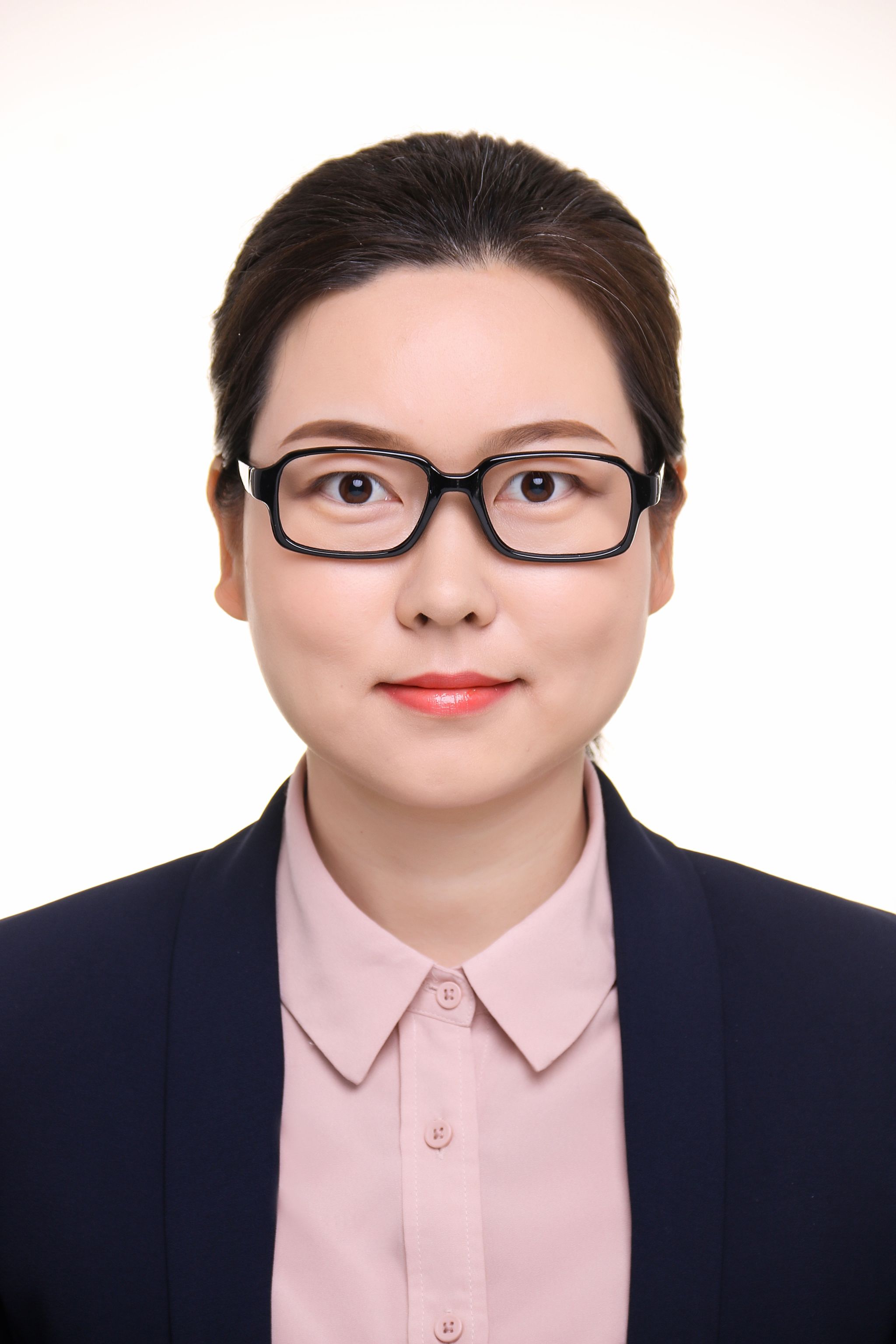 薛军(白底证件照)