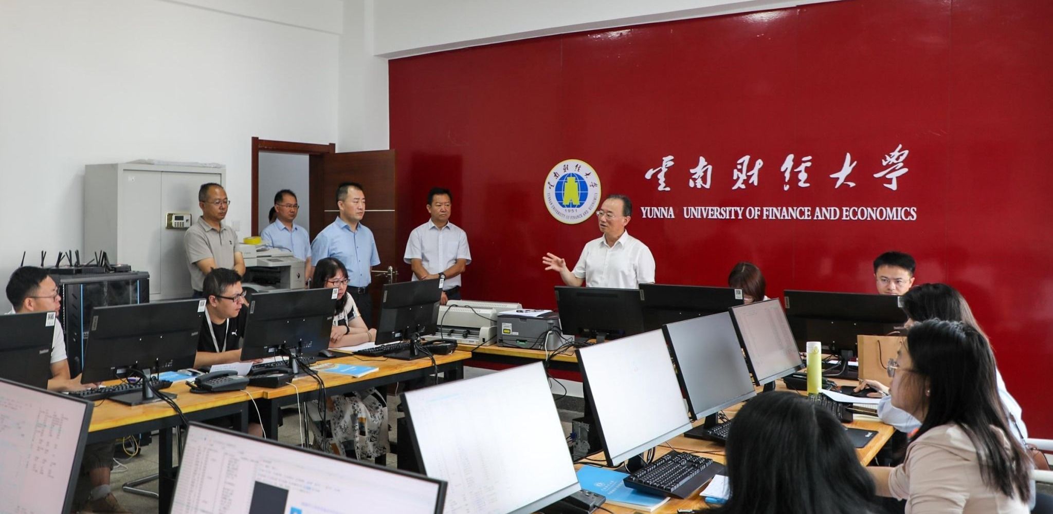 校党委书记陈红到招录现场指导招生工作