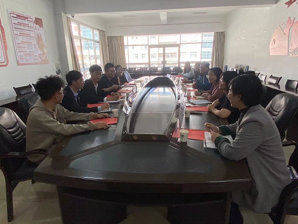 座谈会.jpg