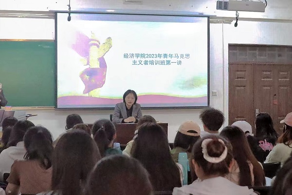 杨.jpg